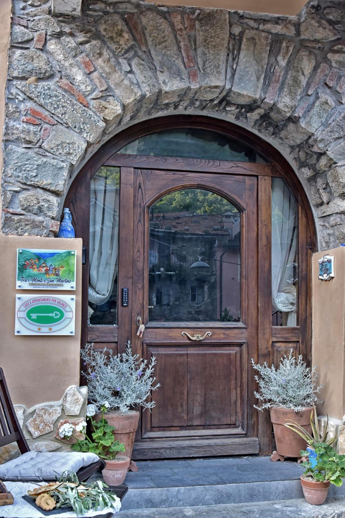 Casa Vacanze Tra I Monti E San Martino Biassa Exterior photo